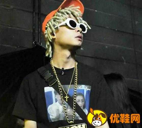 中国有嘻哈就得穿这样 为什么喜欢金链子戴墨镜