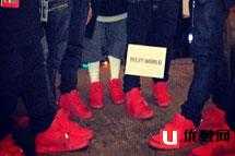 Kanye West 赠送朋友 Air Yeezy 2 “Red October”